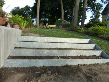 stair risers by back retaining wall