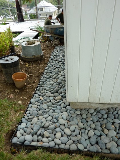 border with pebbles